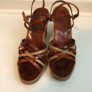 Famolare Hi Up Wavy Sandals 9N